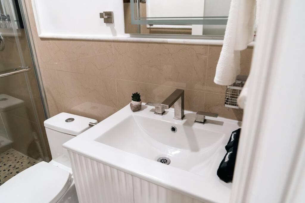Luxury Retreat 3B ,2Ba Pool , Coral Gables Center Villa Miami Eksteriør billede