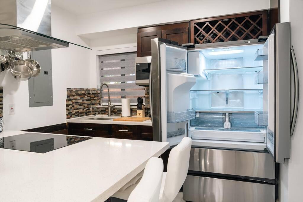 Luxury Retreat 3B ,2Ba Pool , Coral Gables Center Villa Miami Eksteriør billede