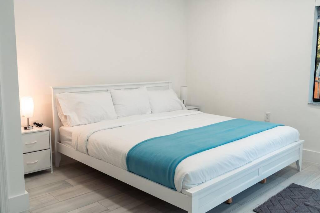 Luxury Retreat 3B ,2Ba Pool , Coral Gables Center Villa Miami Eksteriør billede