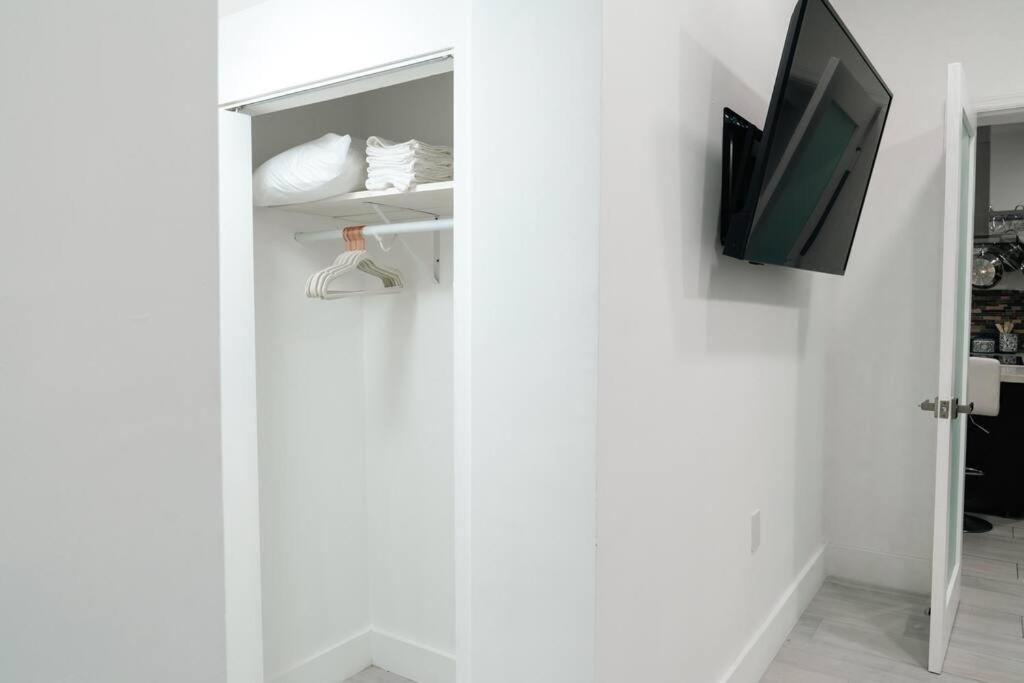 Luxury Retreat 3B ,2Ba Pool , Coral Gables Center Villa Miami Eksteriør billede