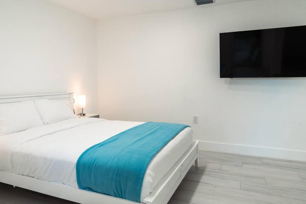 Luxury Retreat 3B ,2Ba Pool , Coral Gables Center Villa Miami Eksteriør billede