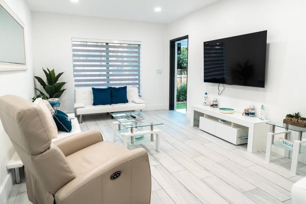 Luxury Retreat 3B ,2Ba Pool , Coral Gables Center Villa Miami Eksteriør billede